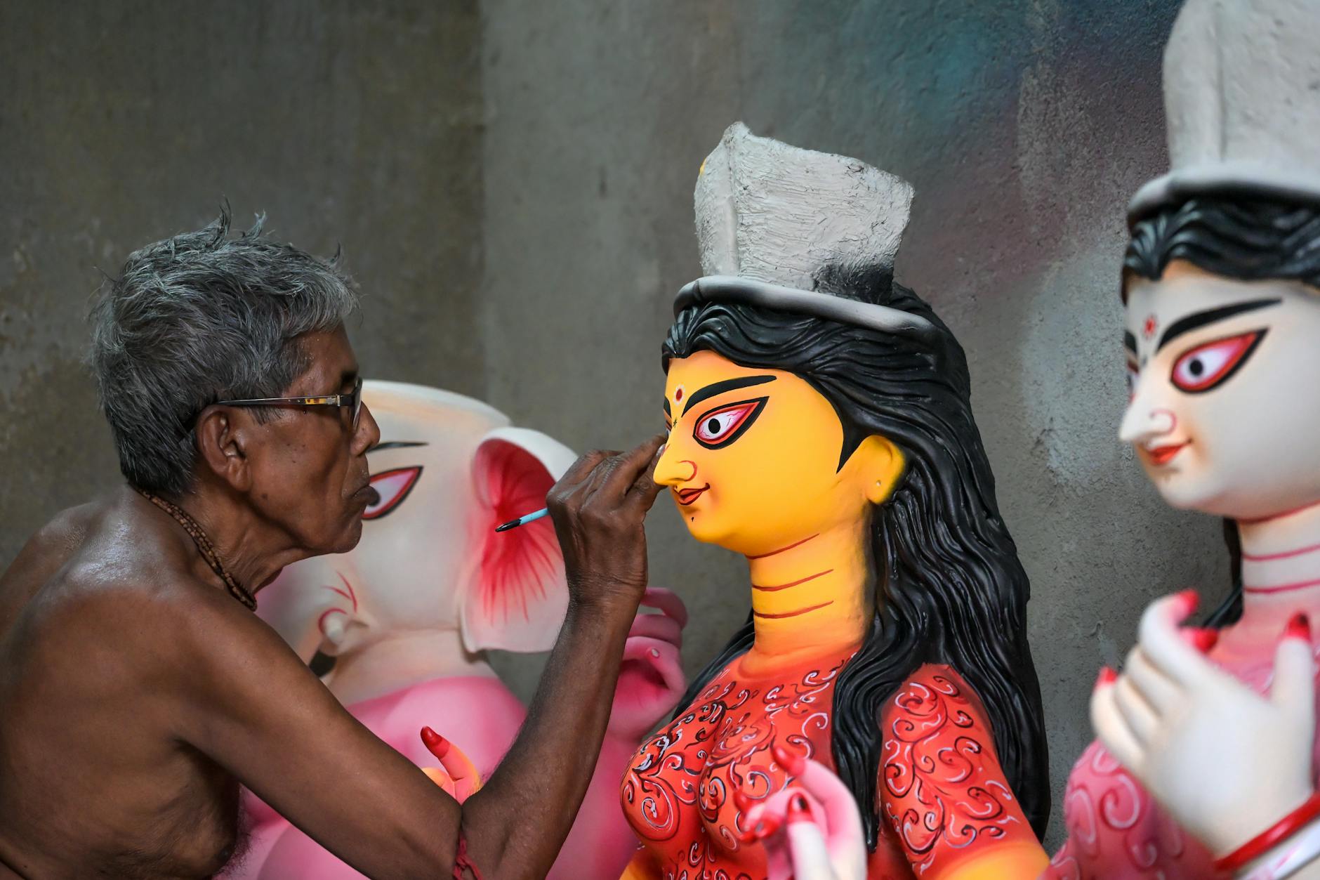 Druga kawa w promocji w Markach - filiżanka kawy na stole w kawiarni